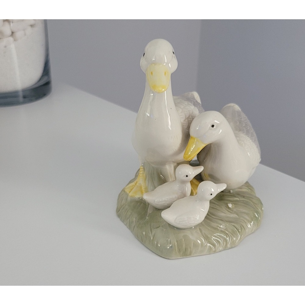 Geese Family Figurine - Knick Knacks